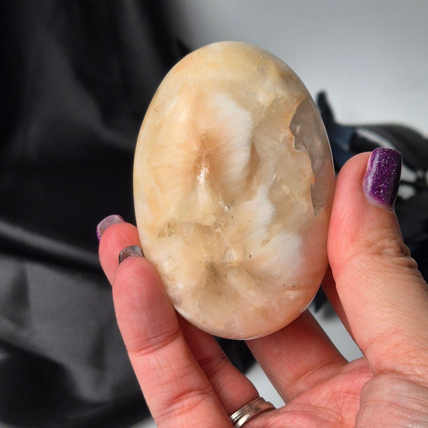 Stilbite palmstone 4