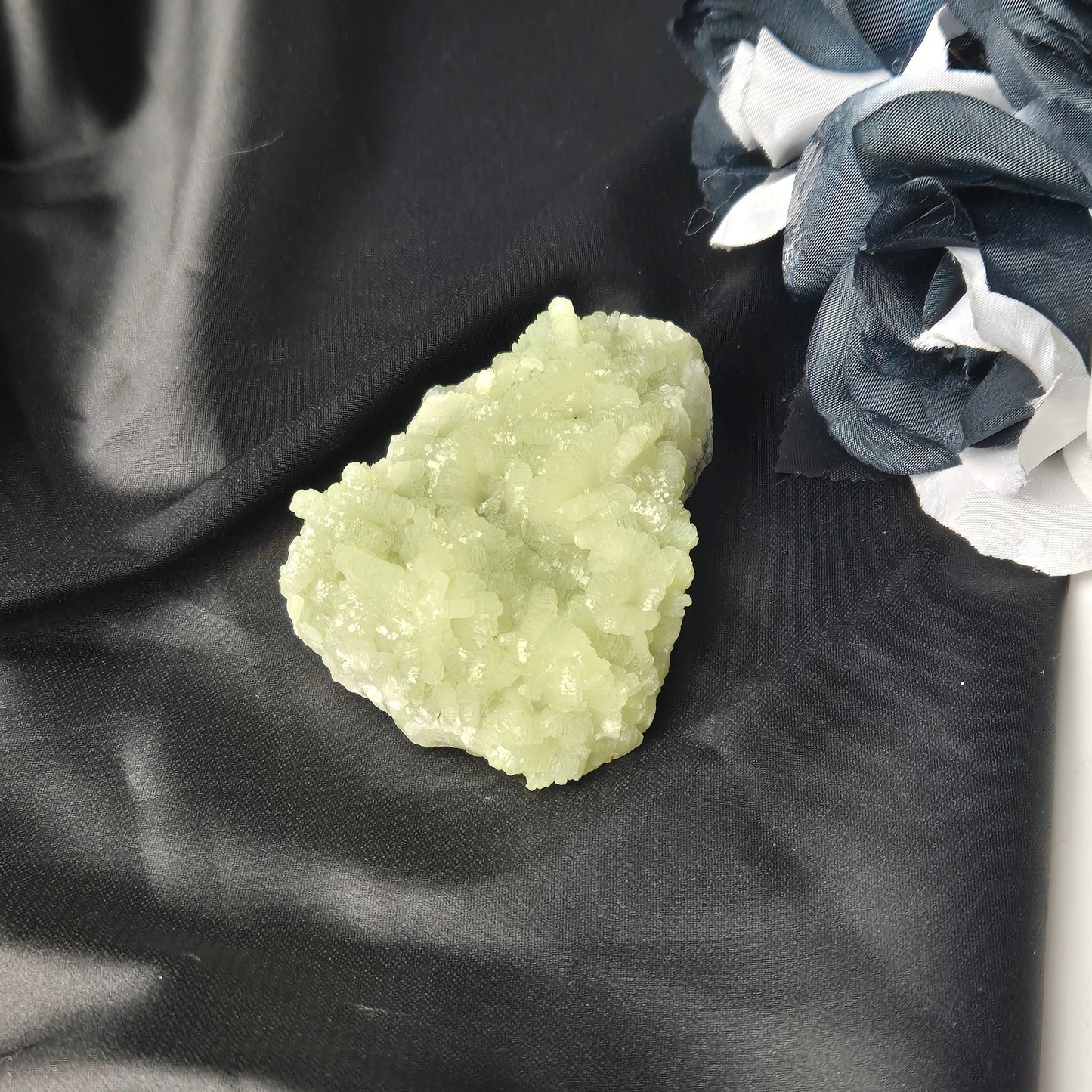 Prehnite flower 3