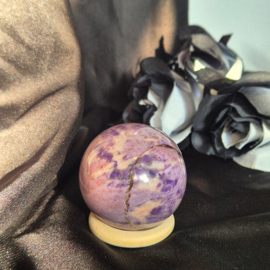 Turkiyenite sphere 4