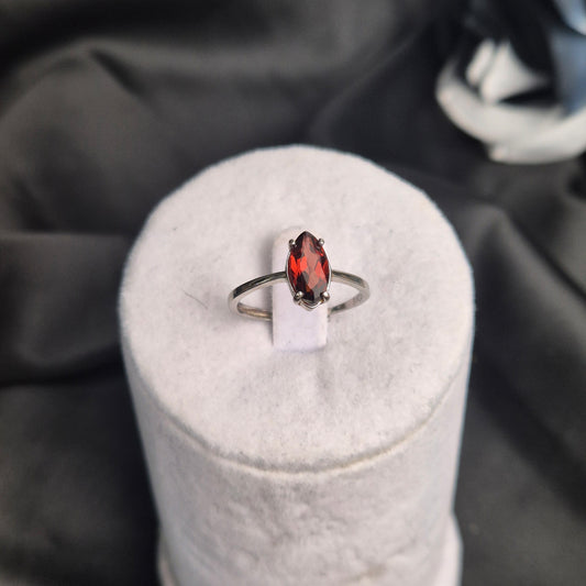 Garnet ring "Eye"