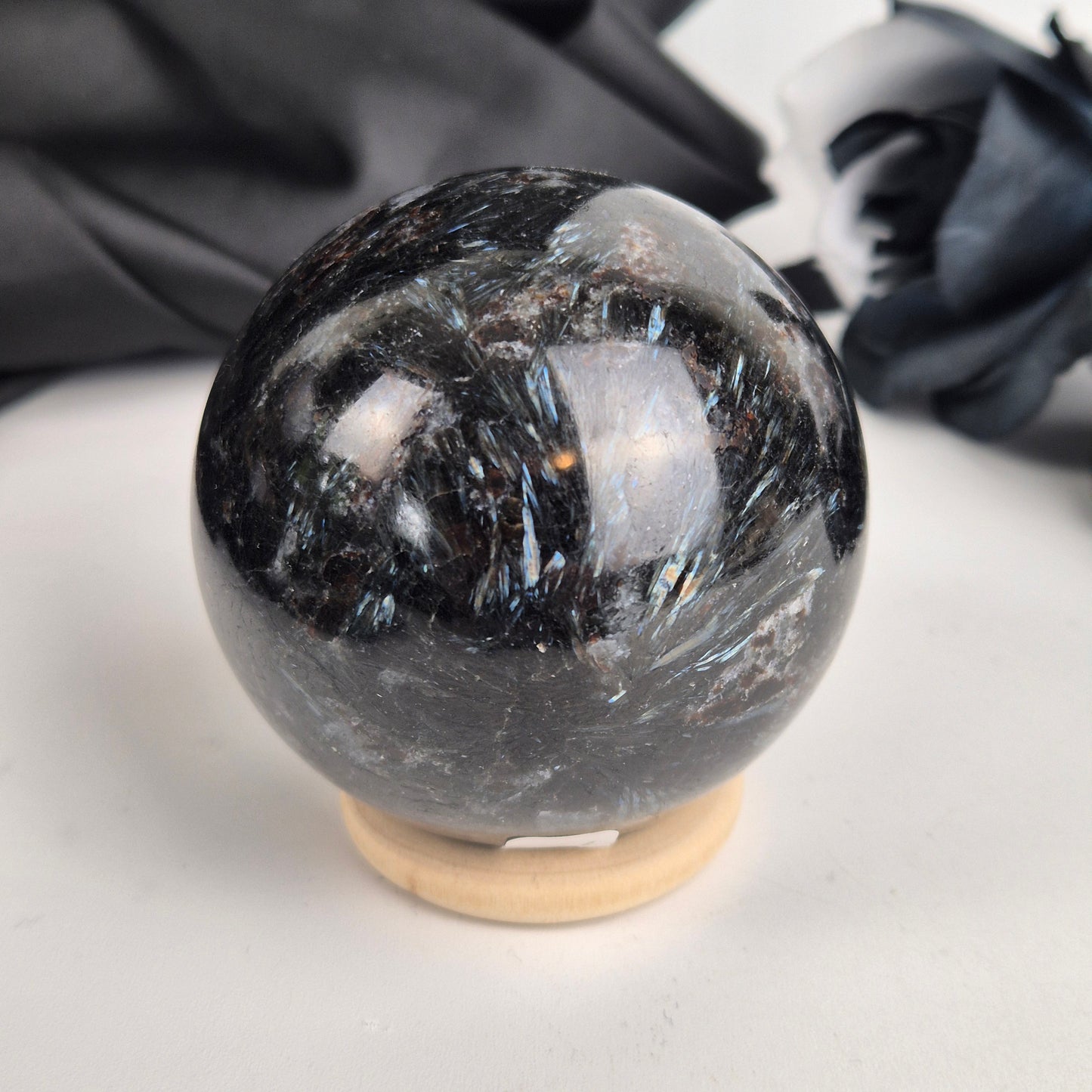 Garnet in arfvredsonite sphere