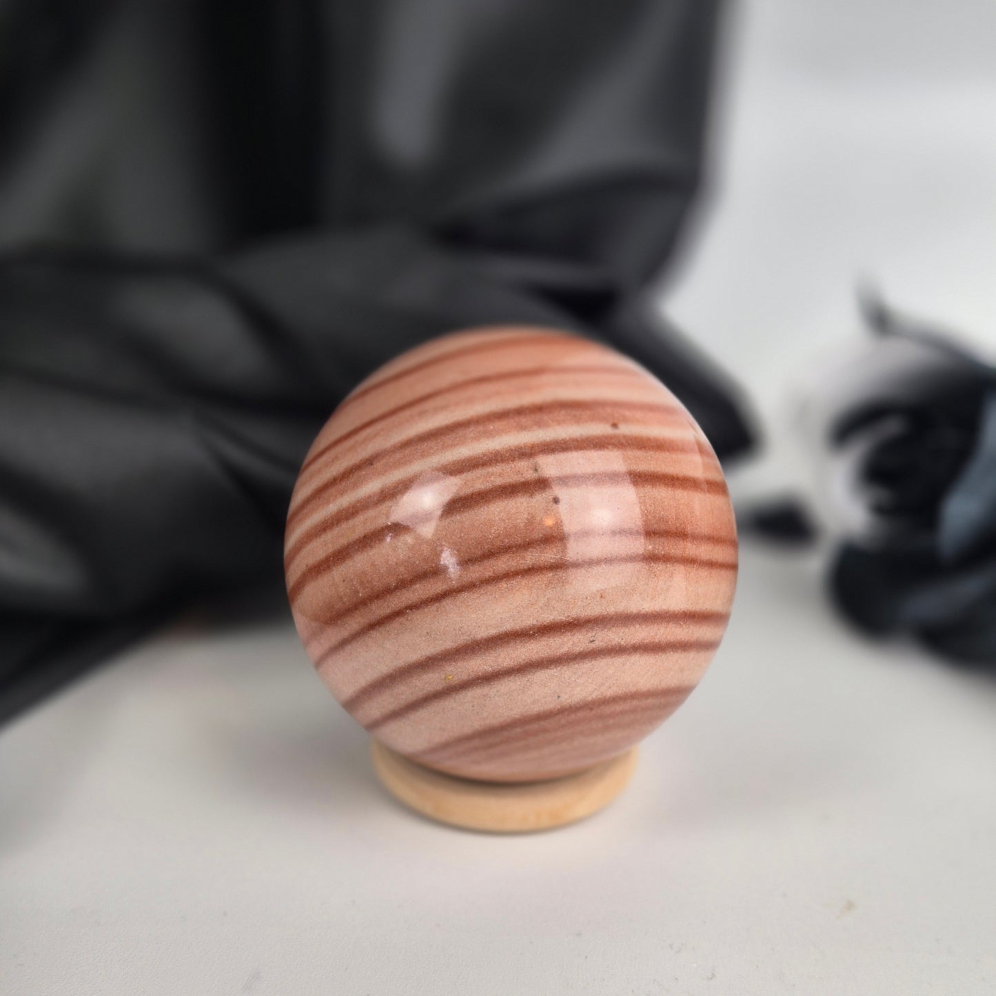 Serpeggiante sphere 1 (Sand jasper)