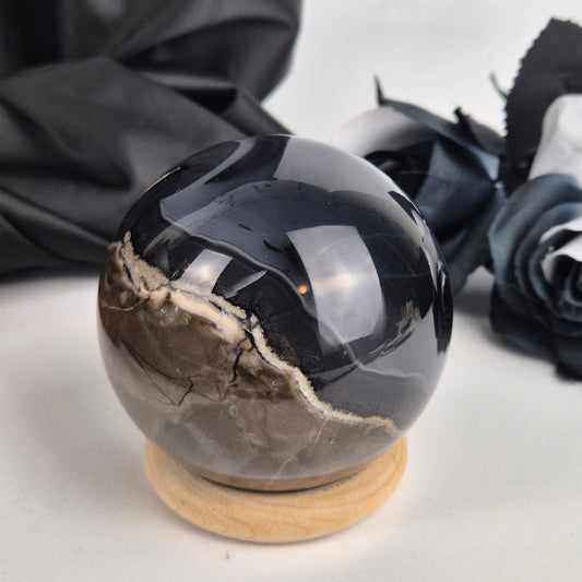 Vulcanic agate sphere 1