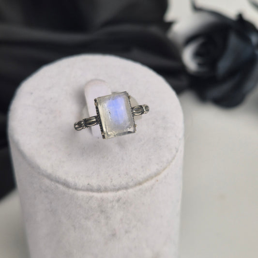 Moonstone ring rectangle 2