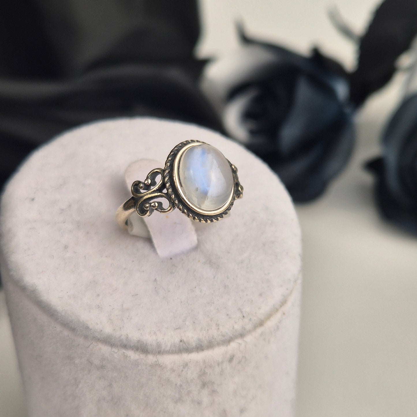 Moonstone ring oval 2