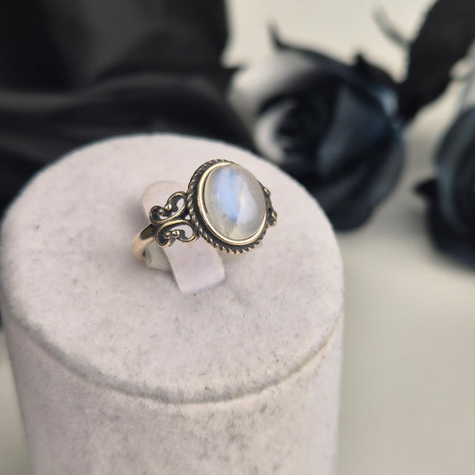 Moonstone ring oval 2