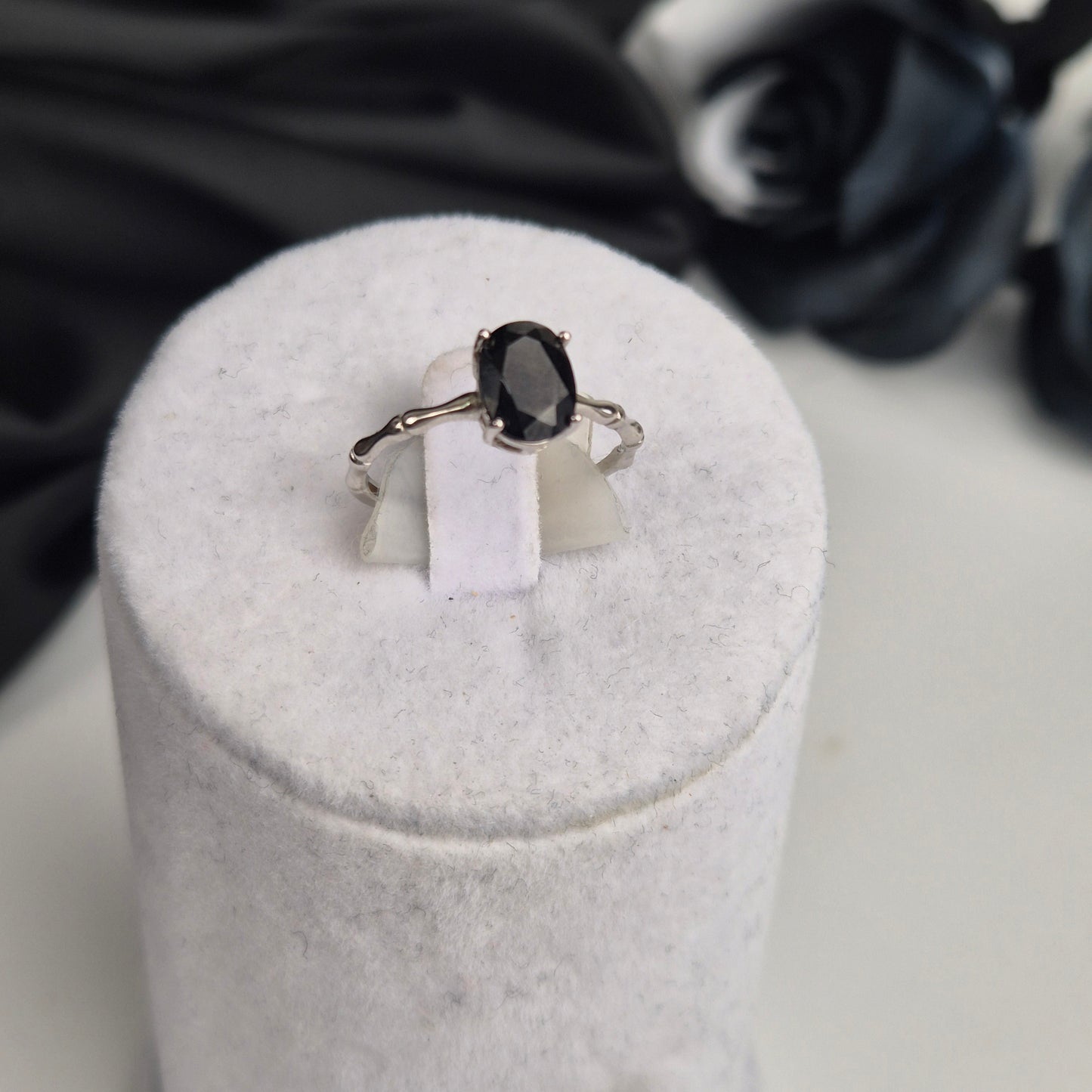 Black spinel oval ring 2
