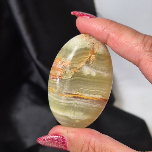 Green onyx palmstone 466