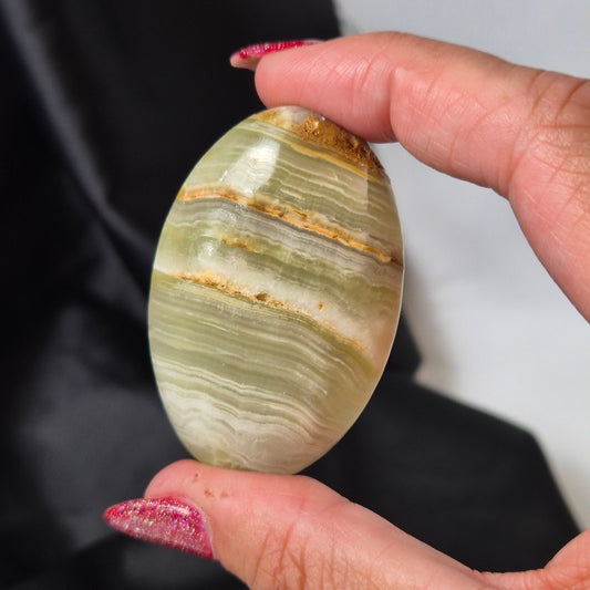 Green onyx palmstone 469