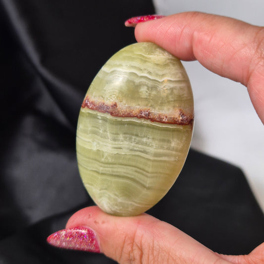 Green onyx palmstone 471