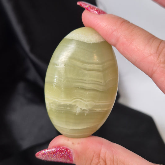 Green onyx palmstone 475