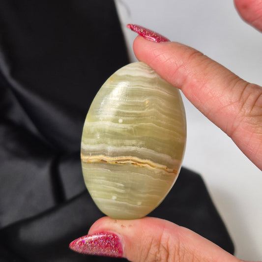 Green onyx palmstone 479