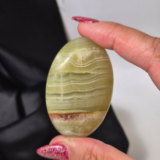 Green onyx palmstone 482