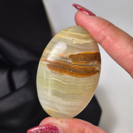 Green onyx palmstone 483