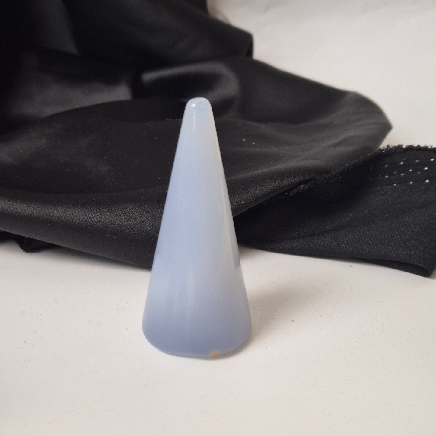 Blue chalcedony ringholder 415