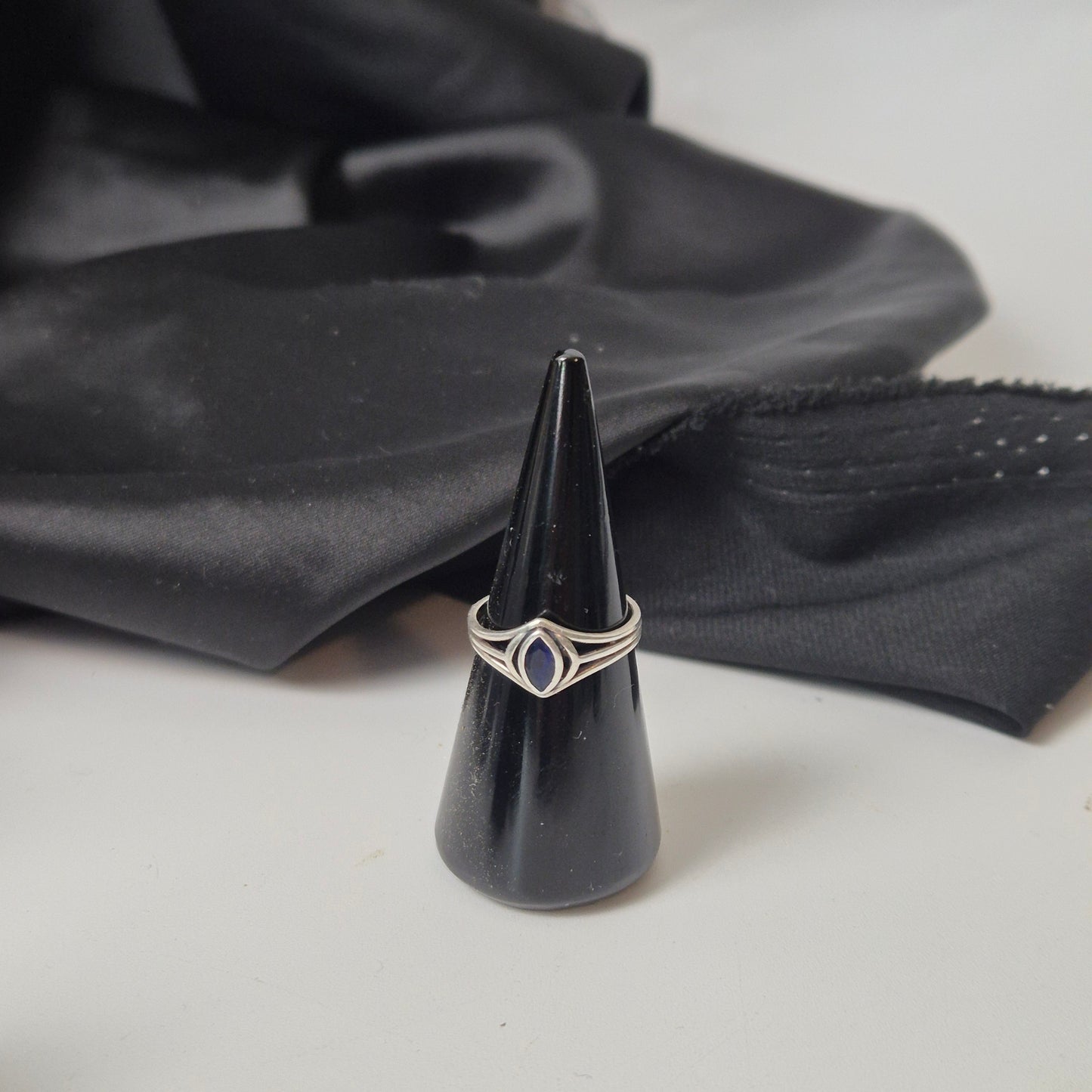 Black obsidian ringholder 35