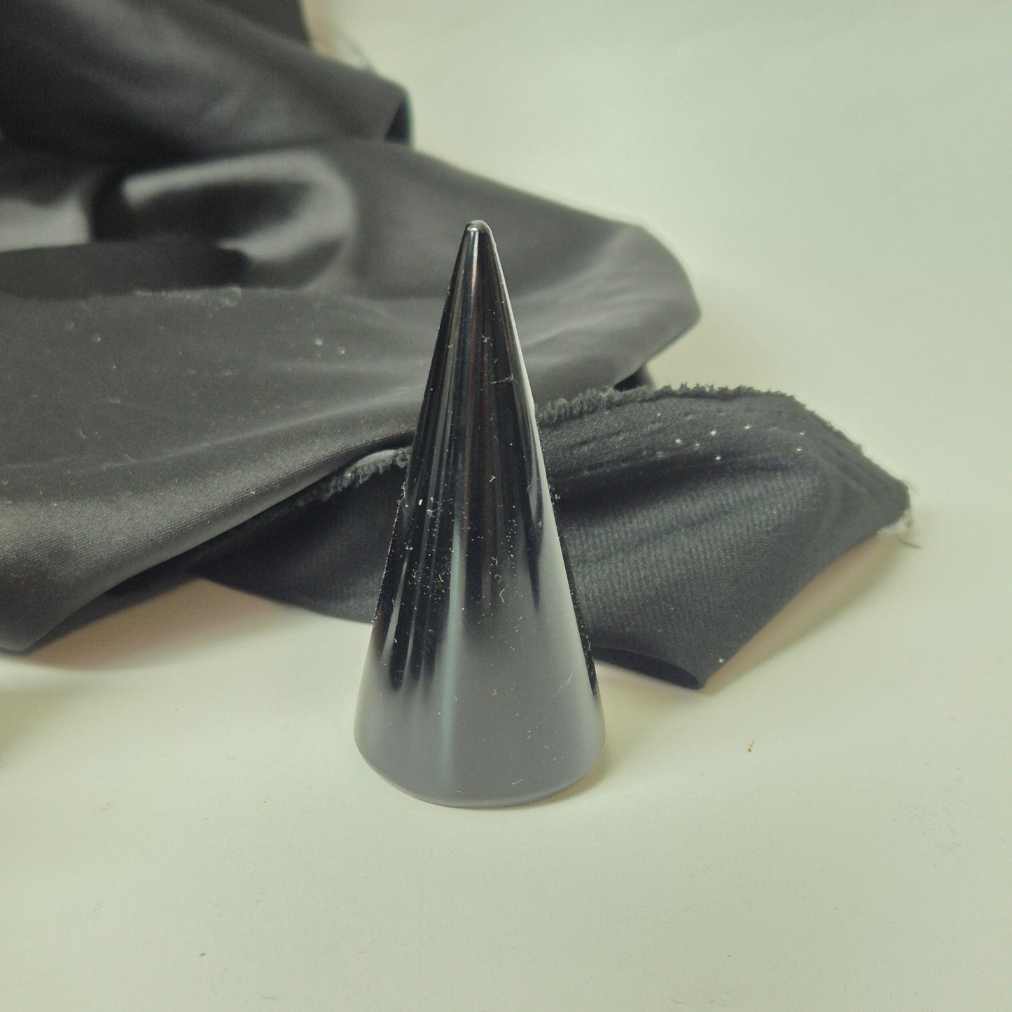 Black obsidian ringholder 38