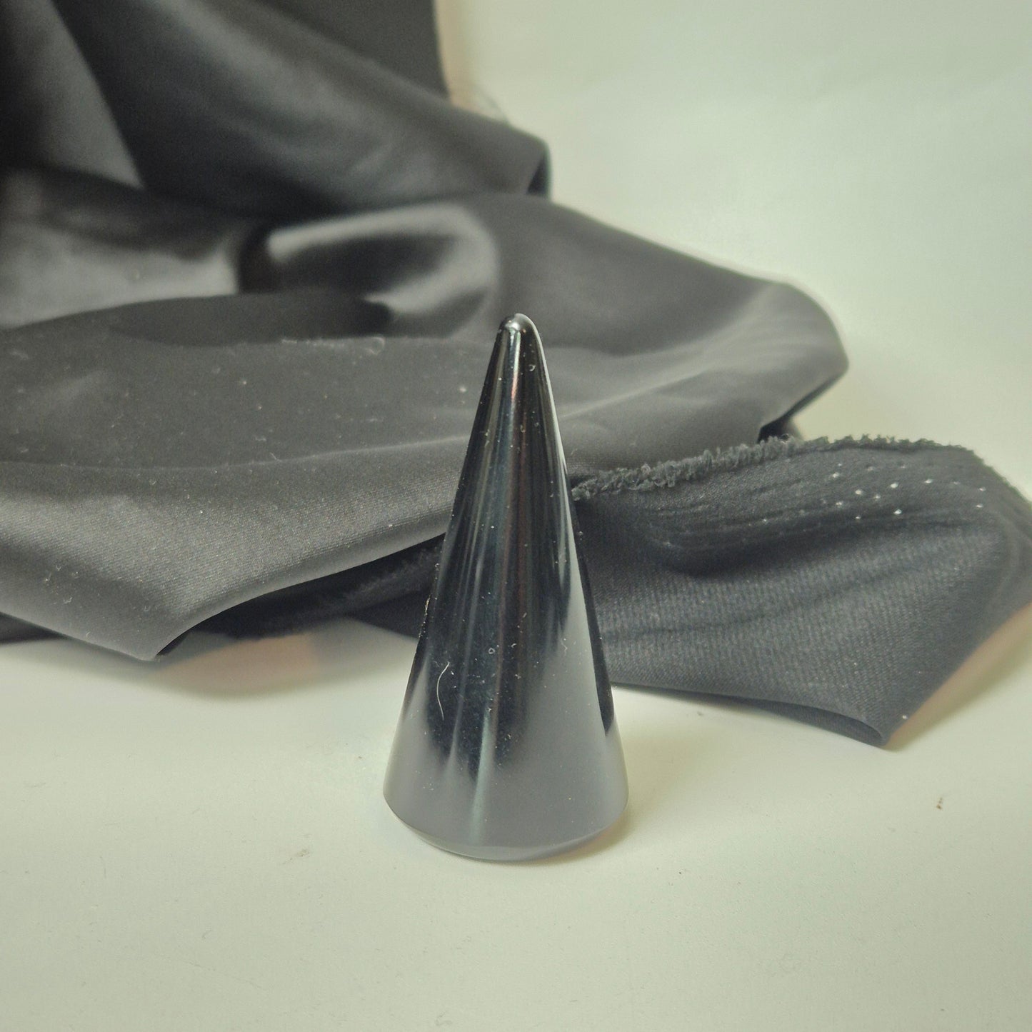 Black obsidian ringholder 42