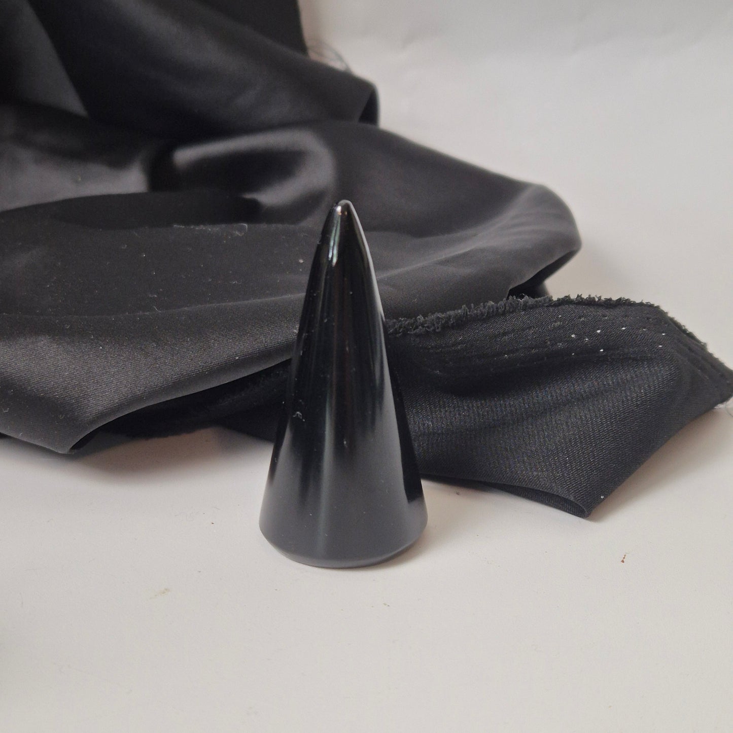 Black obsidian ringholder 44