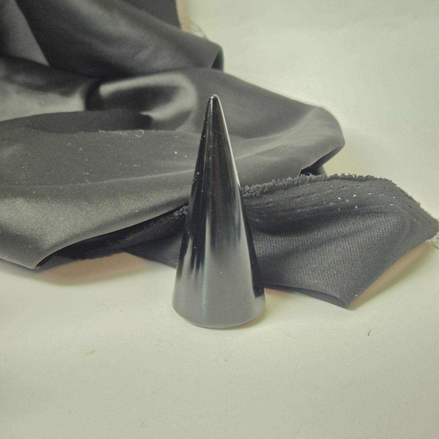 Black obsidian ringholder 46