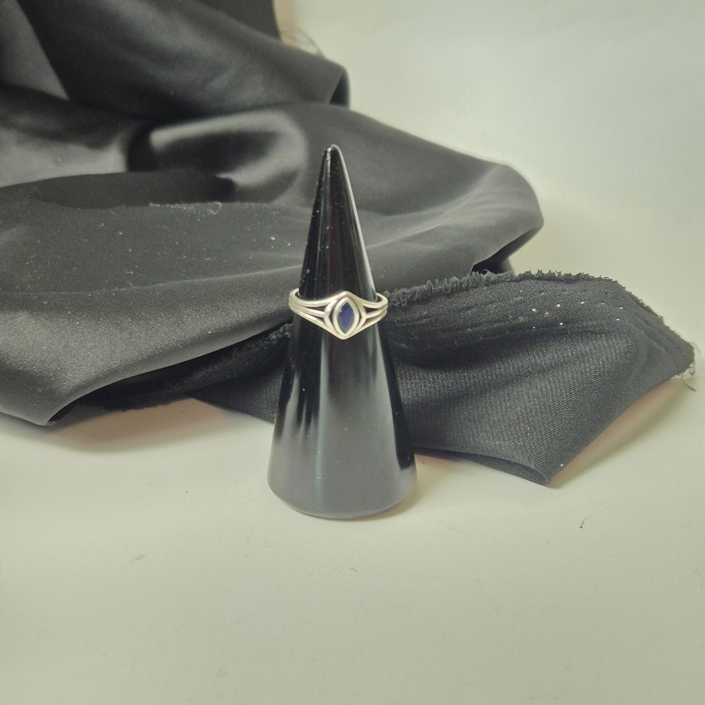 Black obsidian ringholder 46