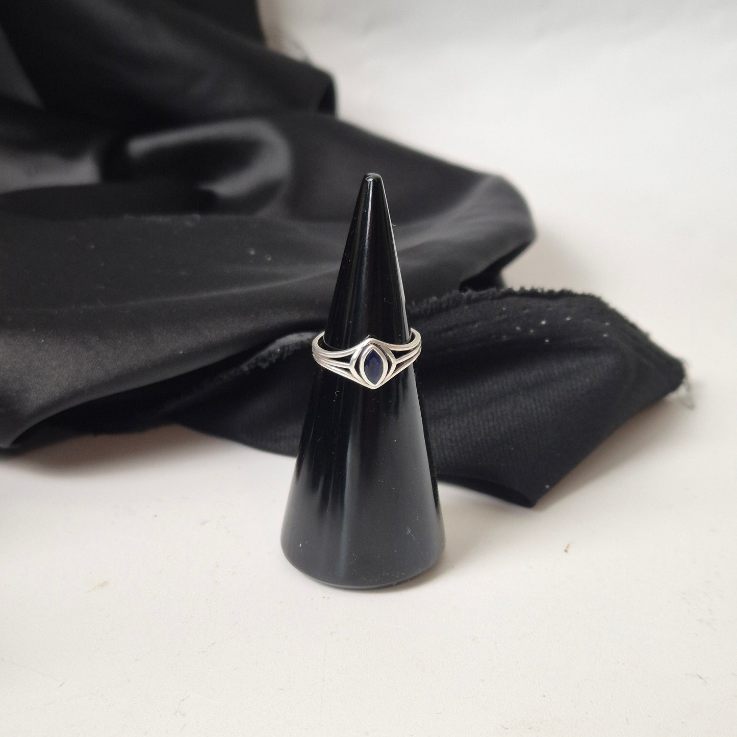 Black obsidian ringholder 48