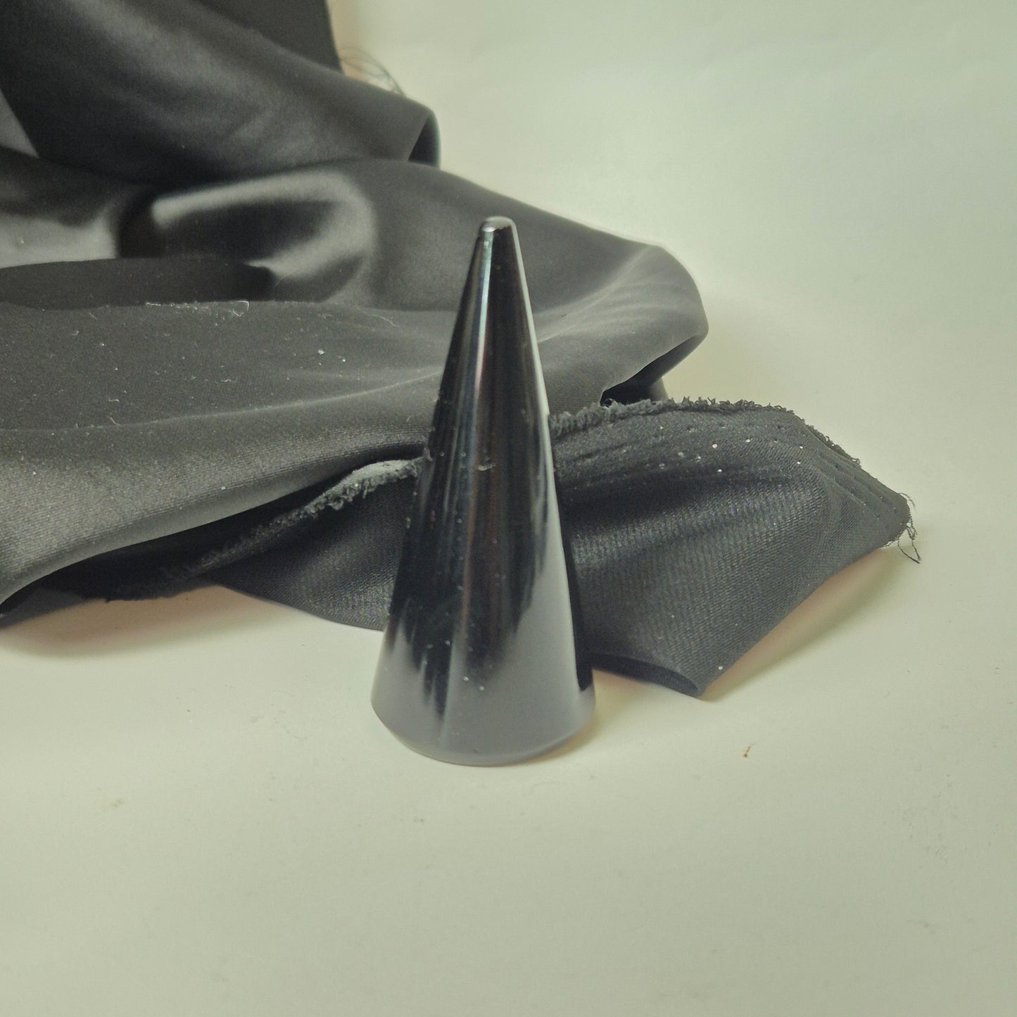 Black obsidian ringholder 49