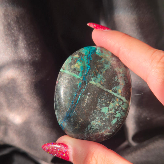 Australian malachite / chrysocolla palm 184