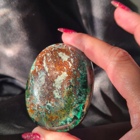 Australian malachite / chrysocolla palm 189