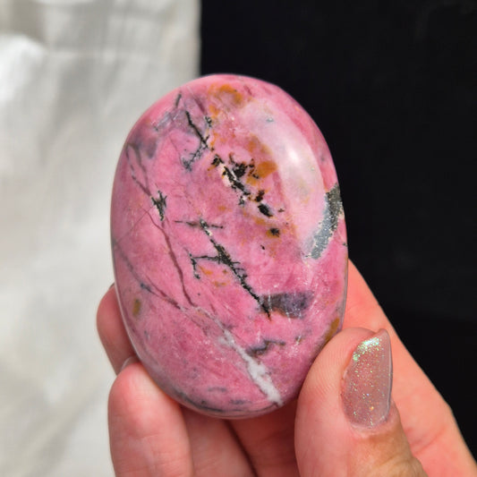 Bubblegum pink rhodonite palmstone 10 (peru)