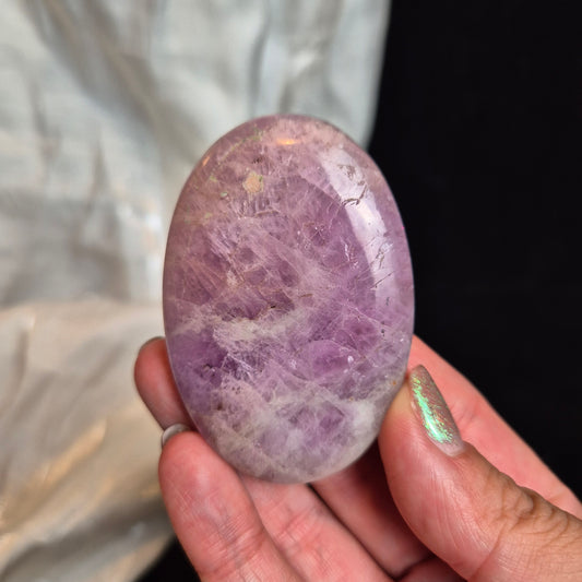 Kunzite palmstone 5