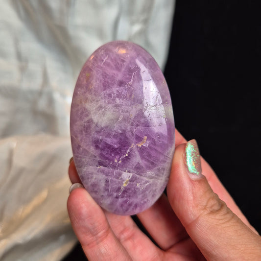 Kunzite palmstone 6