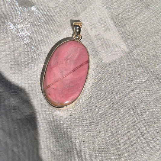 Bubblegum pink Rhodonite necklace 5 (Peru)