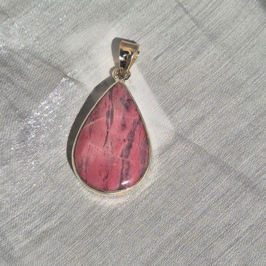 Bubblegum pink rhodonite necklace 2 (Peru)