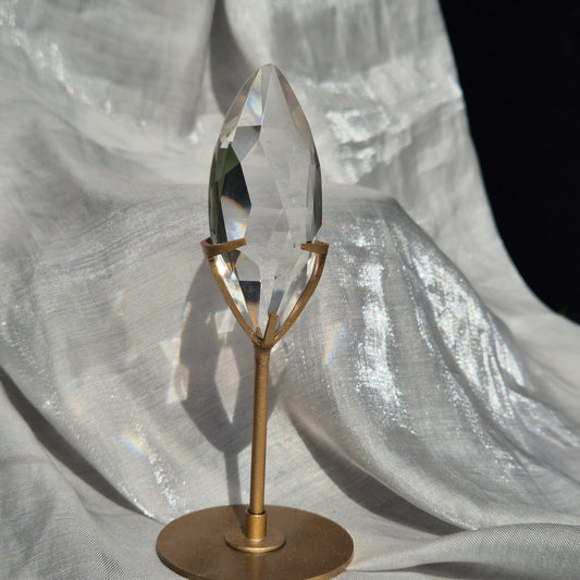 Clear quarts "eye"on stand