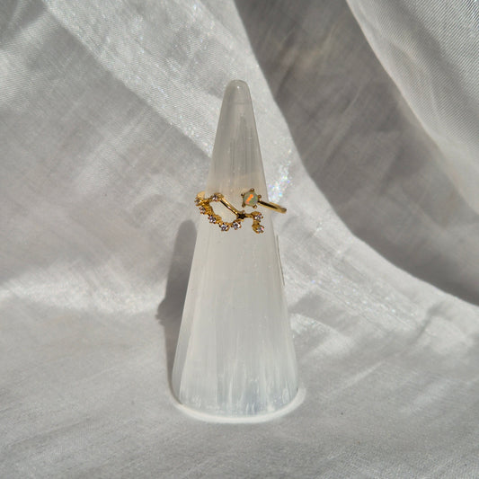 Opal ring Leo gold