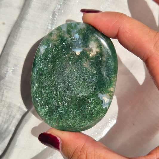 Moss agate flat palm 200