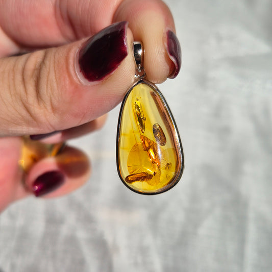 Flower amber necklace 1
