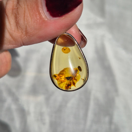 Flower amber necklace 2