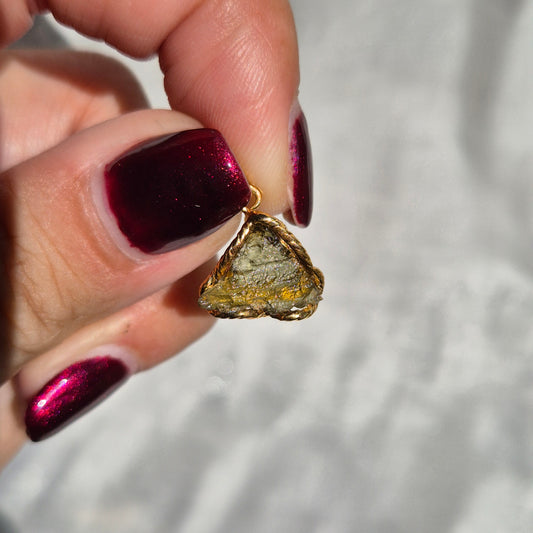 Moldavite necklace small gold 1