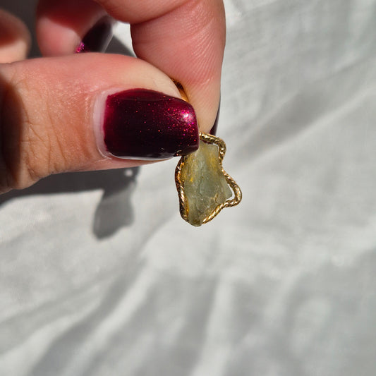 Moldavite necklace small gold 2