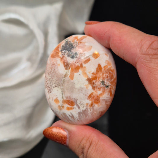 Pink scolecite palmstone 257