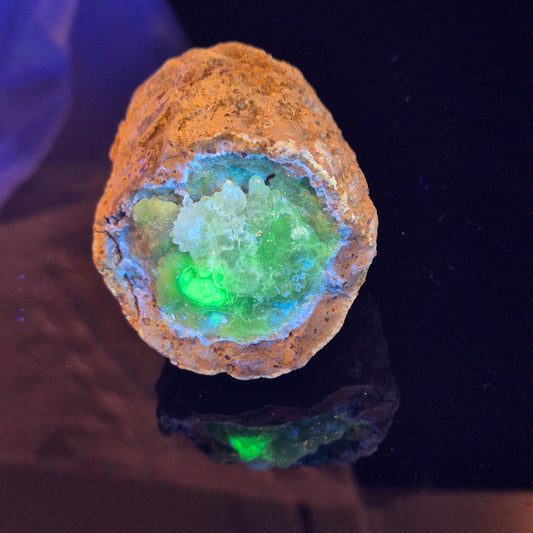 Hyalite opal 17