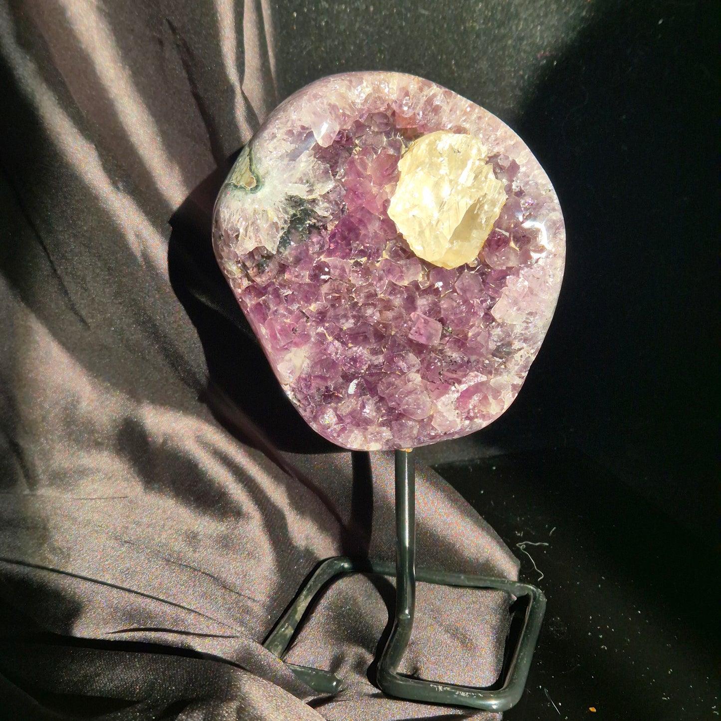 Amethist / calcite on stand 18