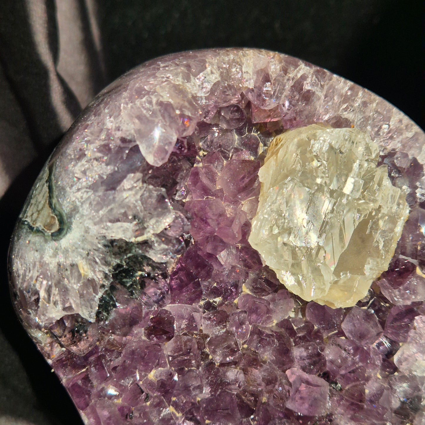 Amethist / calcite on stand 18