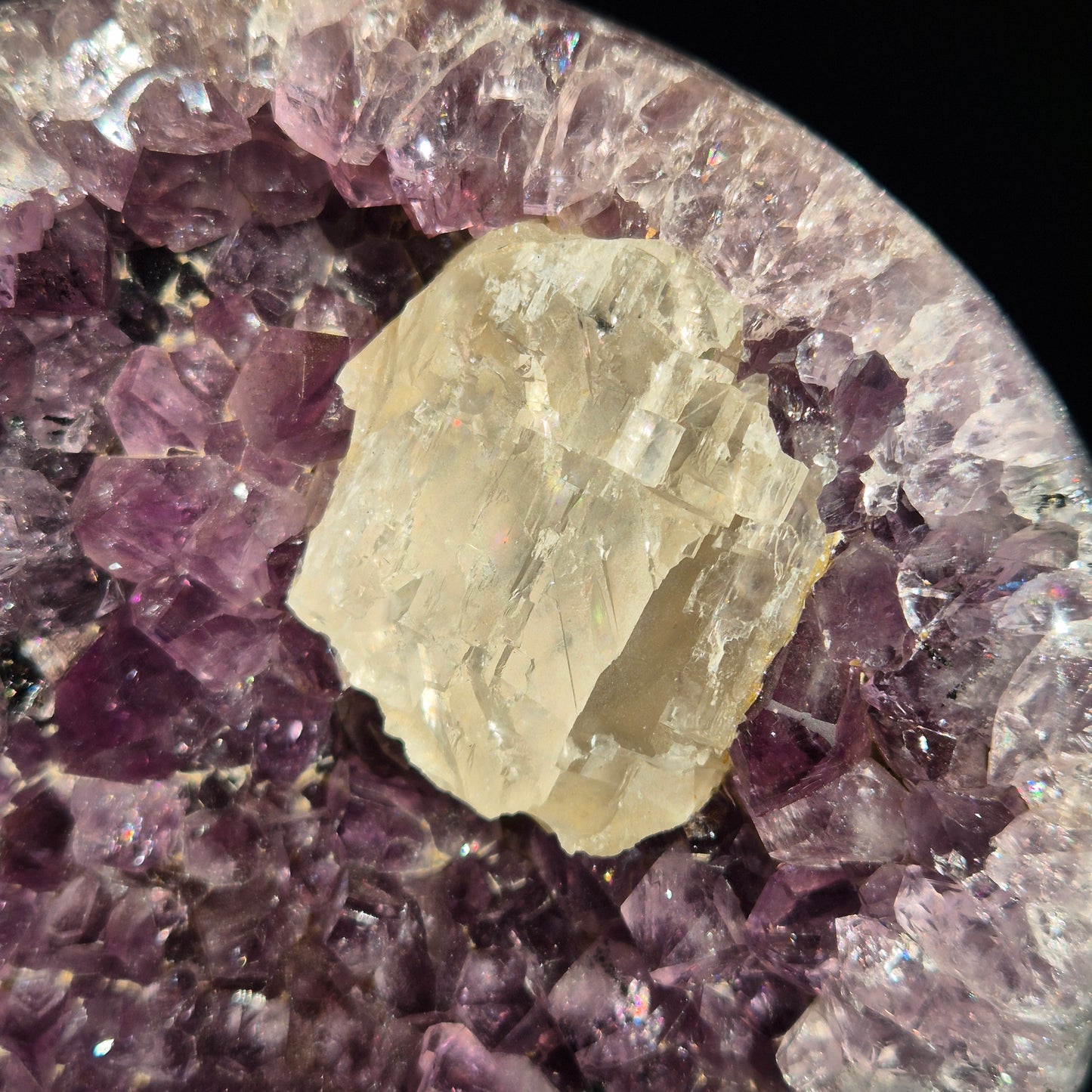 Amethist / calcite on stand 18