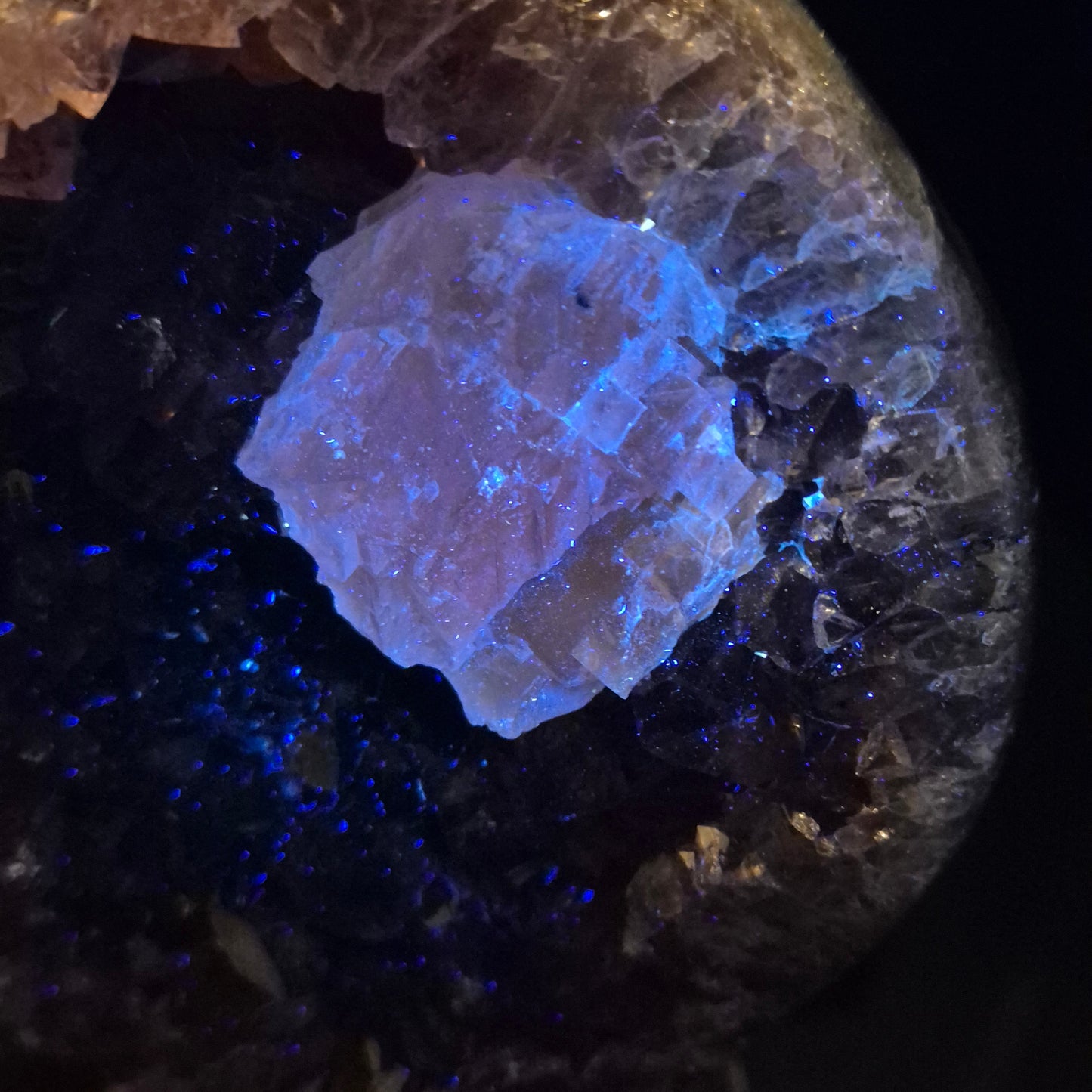 Amethist / calcite on stand 18