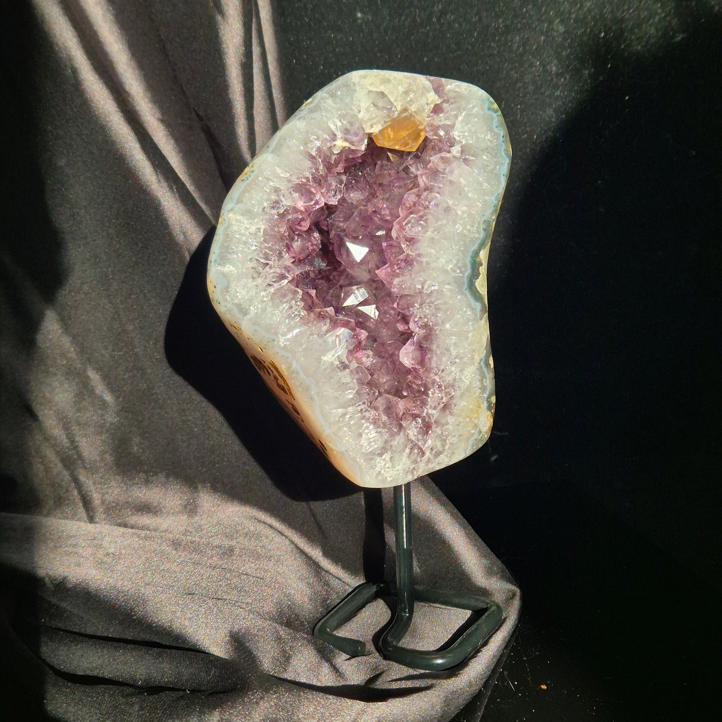 Amethist on stand 19