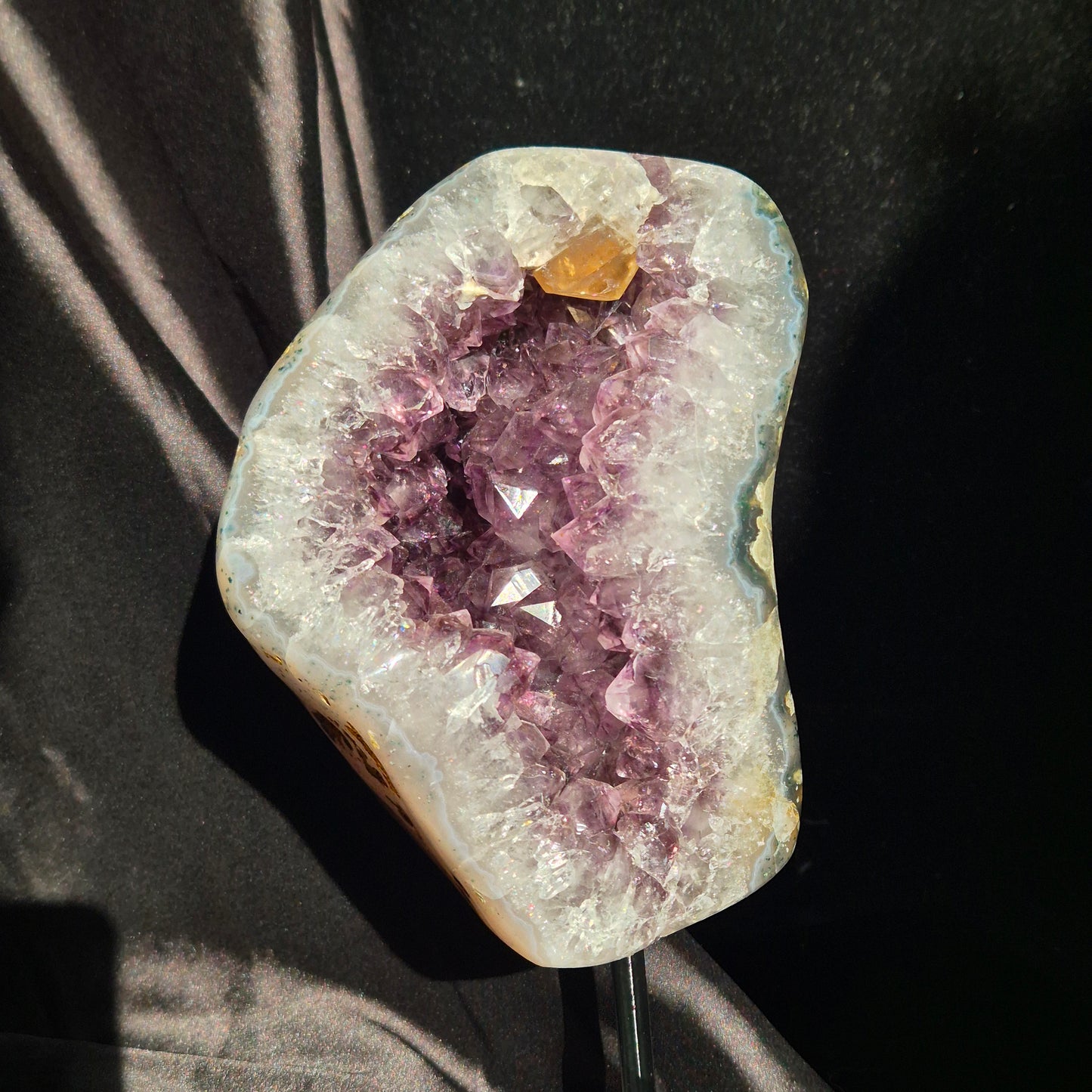 Amethist on stand 19