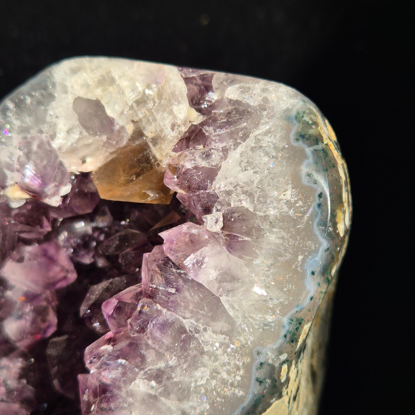 Amethist on stand 19